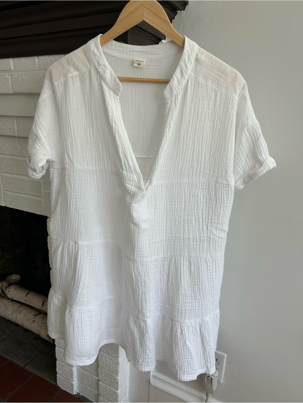 Casual White Short-Sleeve Gauze Dress Tee - Relaxed V-Neck